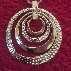Gold concentric circle necklace